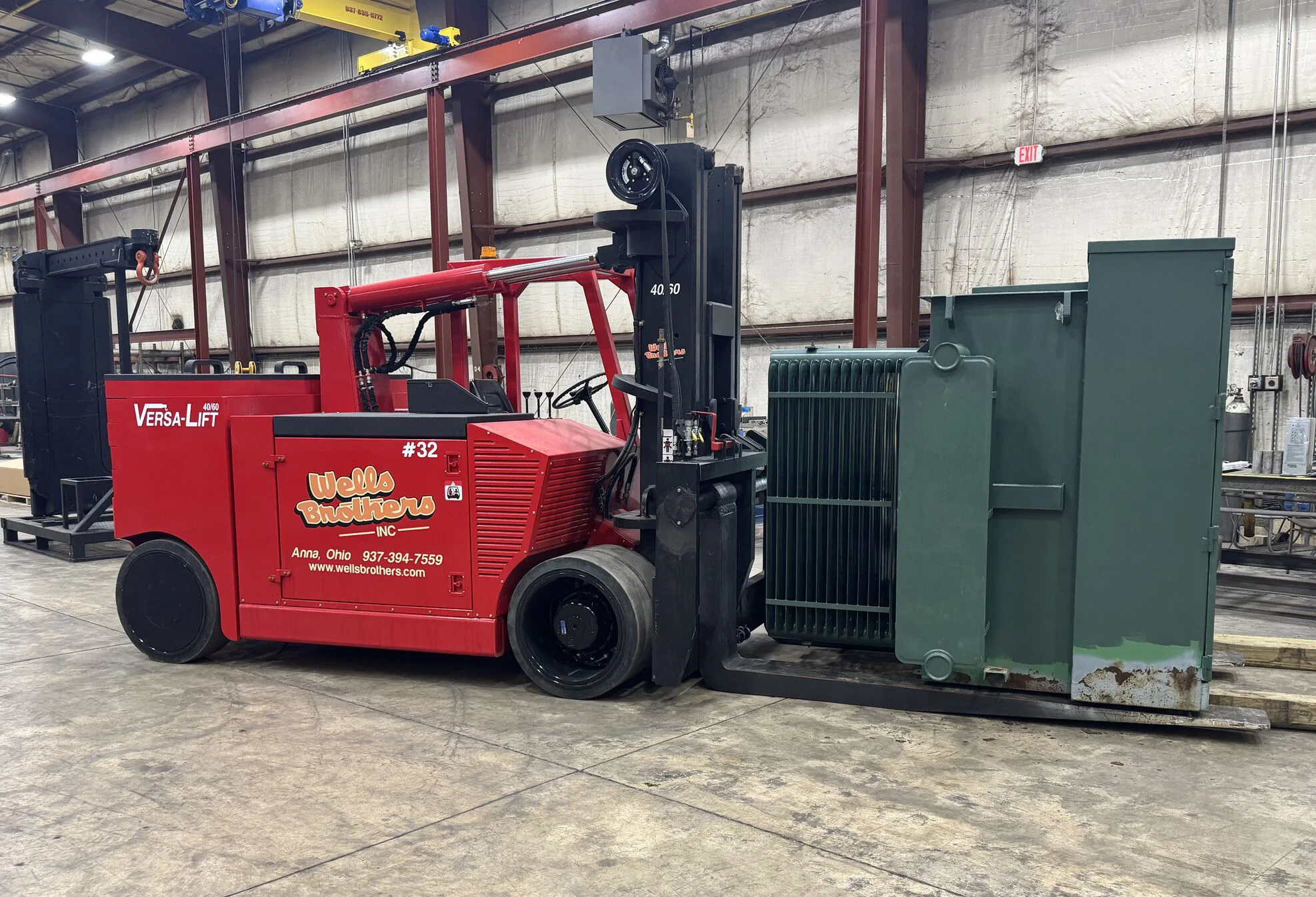 Industrial Machine Lifting with Versalift